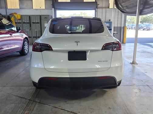 2023 Tesla Model Y Long Range Dual Motor All-Wheel Drive