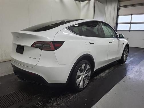 2022 Tesla Model Y Long Range Dual Motor All-Wheel Drive
