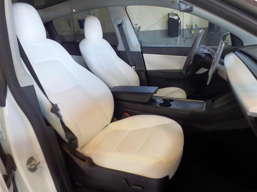 2022 Tesla Model Y Long Range Dual Motor All-Wheel Drive