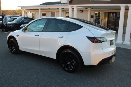 2022 Tesla Model Y Long Range Dual Motor All-Wheel Drive