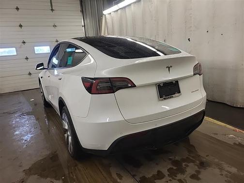 2022 Tesla Model Y Long Range Dual Motor All-Wheel Drive