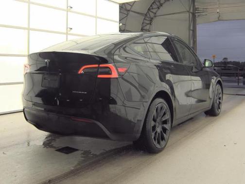 2022 Tesla Model Y Long Range Dual Motor All-Wheel Drive