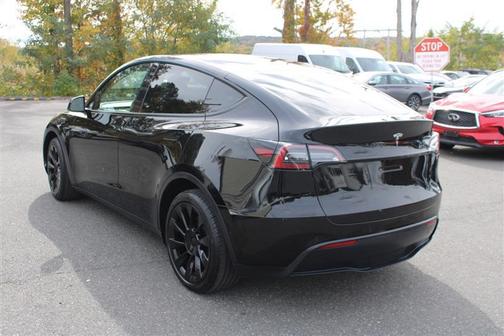2022 Tesla Model Y Long Range Dual Motor All-Wheel Drive
