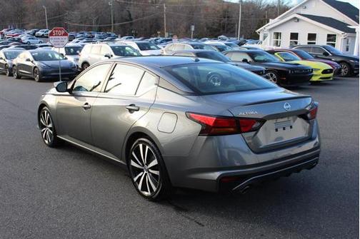 2022 Nissan Altima SR FWD
