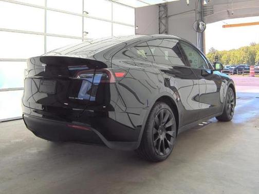2022 Tesla Model Y Long Range Dual Motor All-Wheel Drive
