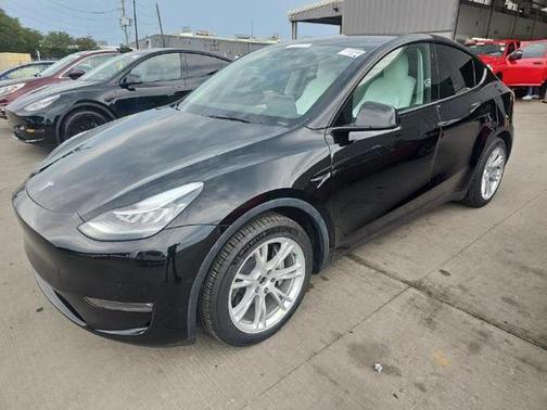 2022 Tesla Model Y Long Range Dual Motor All-Wheel Drive