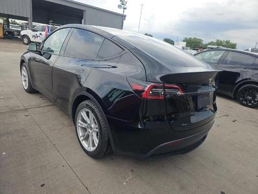 2022 Tesla Model Y Long Range Dual Motor All-Wheel Drive