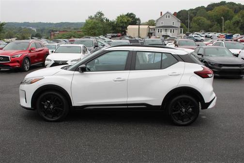 2021 Nissan Kicks SR