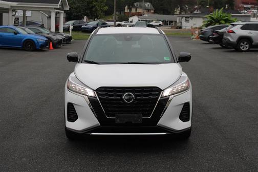 2021 Nissan Kicks SR