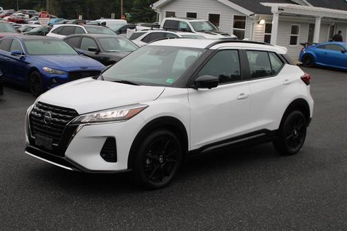 2021 Nissan Kicks SR