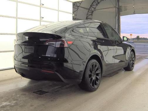 2022 Tesla Model Y Long Range Dual Motor All-Wheel Drive