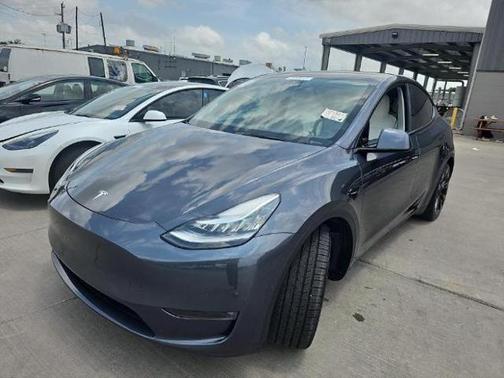 2022 Tesla Model Y Long Range Dual Motor All-Wheel Drive