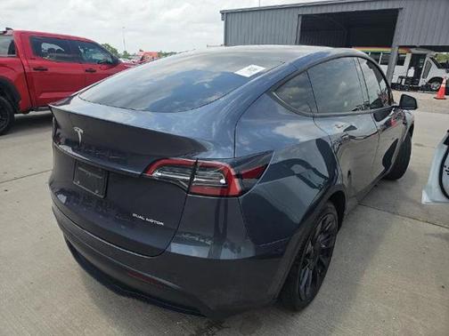 2022 Tesla Model Y Long Range Dual Motor All-Wheel Drive