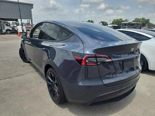 2022 Tesla Model Y Long Range Dual Motor All-Wheel Drive