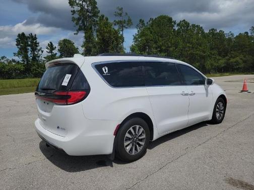 2022 Chrysler Pacifica Hybrid Touring L