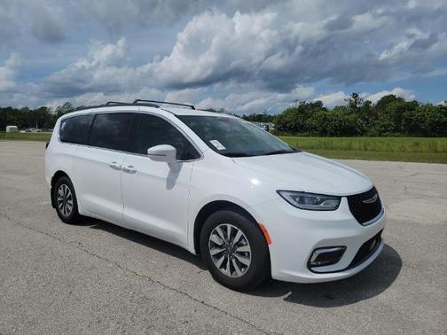 2022 Chrysler Pacifica Hybrid Touring L