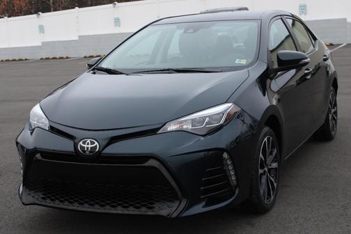 Photo 3 of 17 of 2018 Toyota Corolla SE