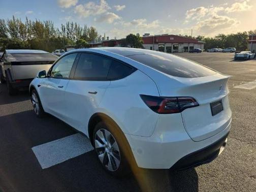 2022 Tesla Model Y Long Range Dual Motor All-Wheel Drive