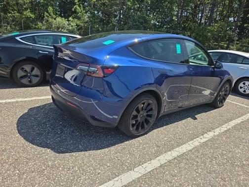 2022 Tesla Model Y Long Range Dual Motor All-Wheel Drive