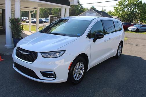 Bright White Clearcoat 2026 Chrysler Pacifica L