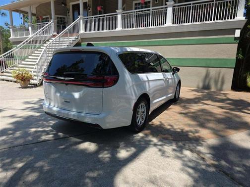 Bright White Clearcoat 2026 Chrysler Pacifica L