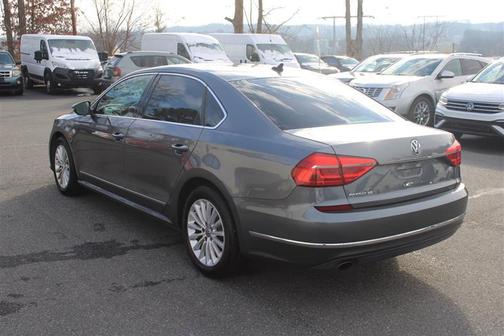 2016 Volkswagen Passat 1.8T SE