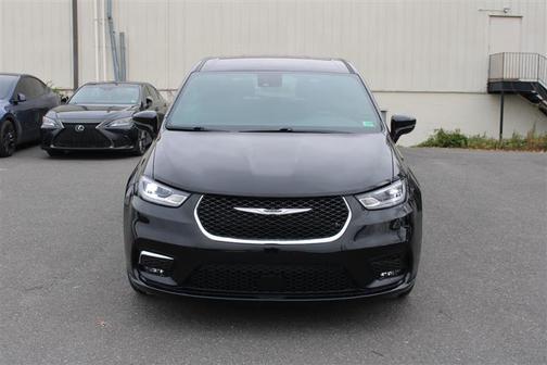 2024 Chrysler Pacifica Touring