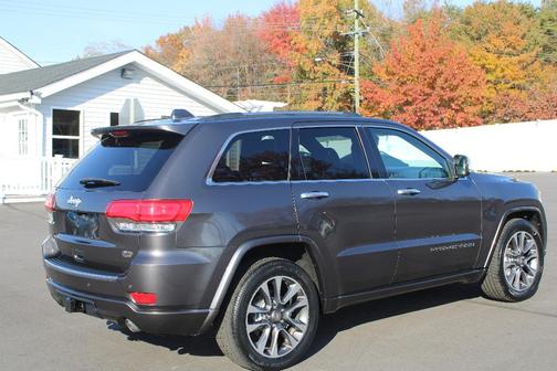 Photo 4 of 18 of 2018 Jeep Grand Cherokee Overland
