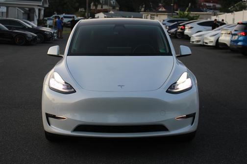 2022 Tesla Model Y Long Range Dual Motor All-Wheel Drive