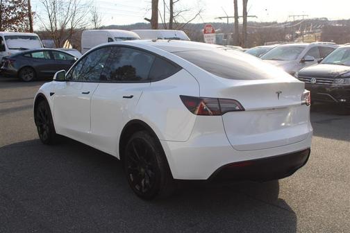 2022 Tesla Model Y Long Range Dual Motor All-Wheel Drive