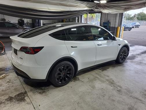 2022 Tesla Model Y Long Range Dual Motor All-Wheel Drive