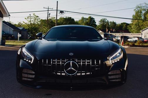 Photo 3 of 52 of 2018 Mercedes-Benz AMG GT R