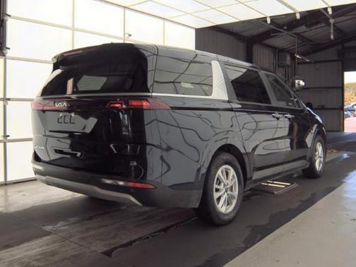 2022 Kia Carnival LX
