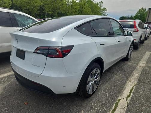 2022 Tesla Model Y Long Range Dual Motor All-Wheel Drive