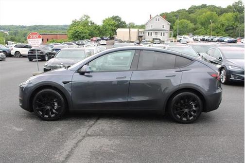 2022 Tesla Model Y Long Range Dual Motor All-Wheel Drive