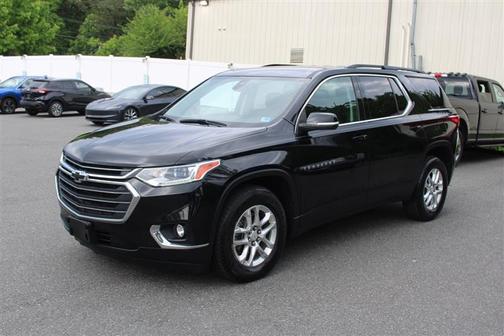Mosaic Black Metallic 2021 Chevrolet Traverse LT Cloth