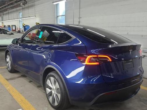 2022 Tesla Model Y Long Range Dual Motor All-Wheel Drive
