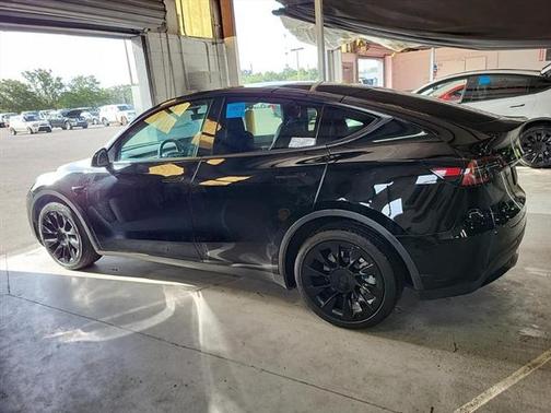2022 Tesla Model Y Long Range Dual Motor All-Wheel Drive