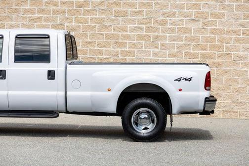White 2000 Ford F-350 XL