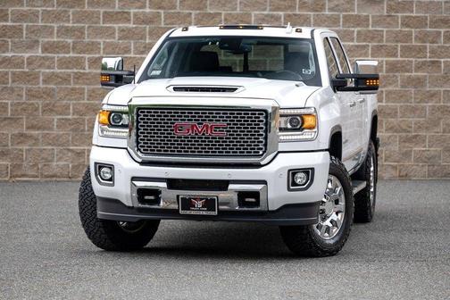 White 2017 GMC Sierra 2500 Denali