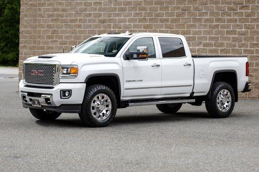 White 2017 GMC Sierra 2500 Denali