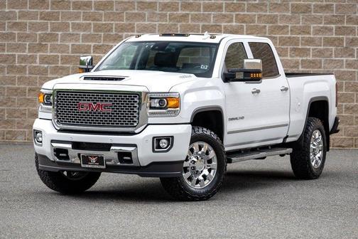 White 2017 GMC Sierra 2500 Denali