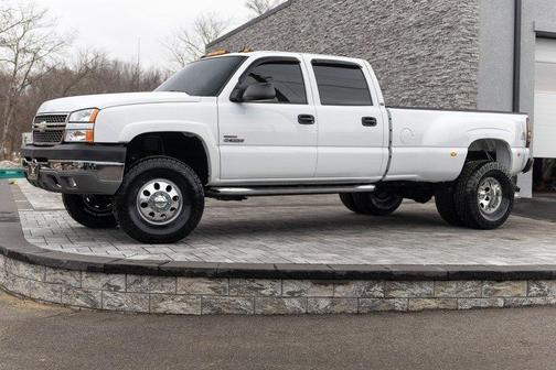 White 2005 Chevrolet Silverado 3500