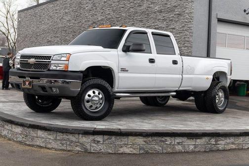 White 2005 Chevrolet Silverado 3500