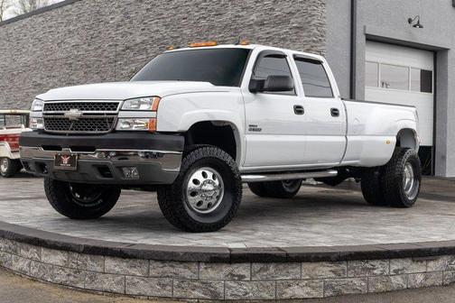 White 2005 Chevrolet Silverado 3500