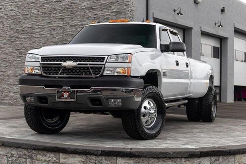 White 2005 Chevrolet Silverado 3500