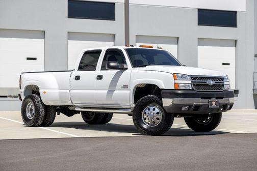 White 2005 Chevrolet Silverado 3500
