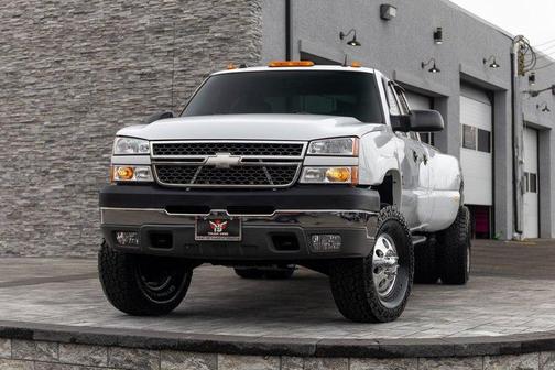 White 2005 Chevrolet Silverado 3500