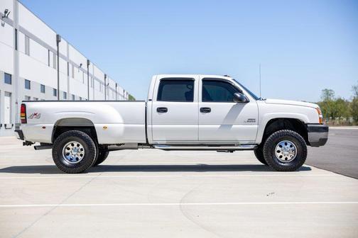 White 2005 Chevrolet Silverado 3500