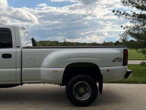 White 2007 Chevrolet Silverado 3500